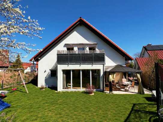 Sonniges Mehrfamilienhaus in Alzenberg