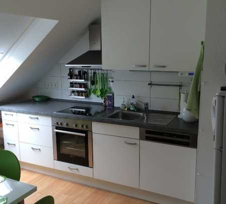 Woogsviertel schöne 3. Zimmer DG-Wohnung mit Einbauküche für max. 2 Personen