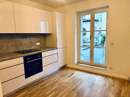 Erstbezug nach Sanierung mit EBK und Balkon: ansprechende 3-Zimmer-Terrassenwohnung in München