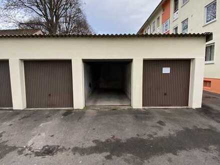Garage mit Kipptor für Auto, Motorrad usw. zzgl. Stellplatz vor der Garage / Top Innenstadtlage