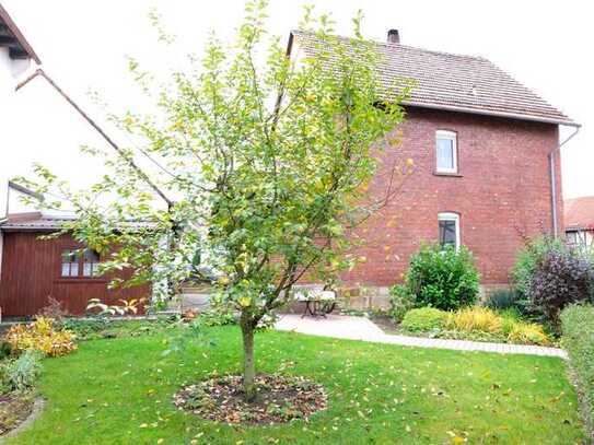 Gemütliches Einfamilienhaus ohne Sanierungsstau mit Nebengebäude und kleinem Garten in Bebra Weitero