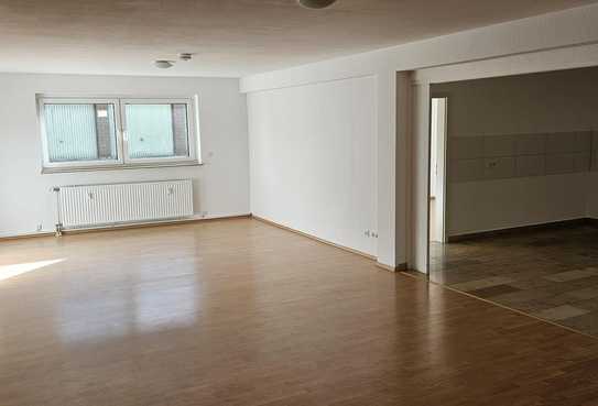 Zentrale und helle Souterrainwohnung in Brühl