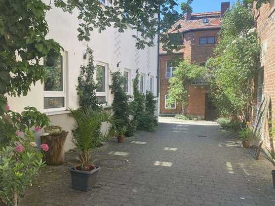 Mit Blick auf das Bayreuther Festspielhaus Schicke 2-Zimmer-DG-Wohnung zu verkaufen