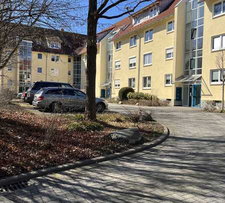 Lichtdurchflutete ETW (inkl. Stellplatz) in zentraler Lage von Niedersedlitz