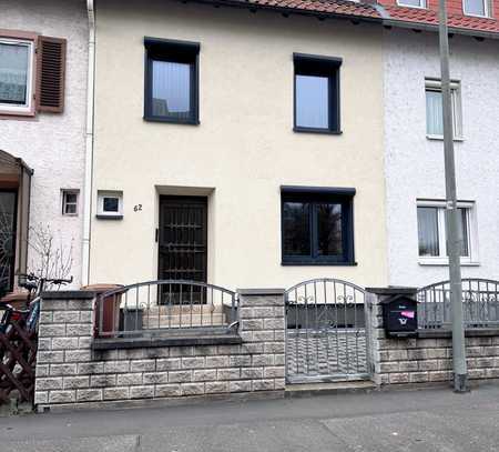Freundliches 8-Zimmer-Reihenhaus in Neustadt an der Weinstraße – Ideal für Familien
