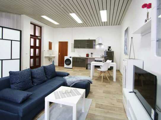 Amberg Innenstadt: Herrliches 39qm-Apartment, neu renoviert, nagelneu und vollständig eingerichtet