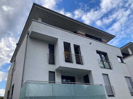 Ansprechende und hochwertige Maisonette Wohnung mit großer Terrasse und Doppelgarage, Top Lage !