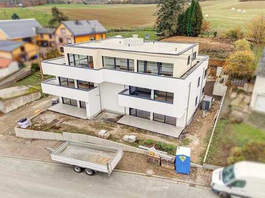 Erstbezug! Attraktive und hochwertige Neubau-Erdgeschosswohnung mit bester Anbindung an die A3