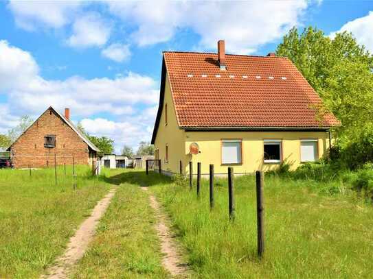 EFH mit Garagen und Nebengebäuden Viel Platz auf 4313 m² Nähe Stettiner Haff