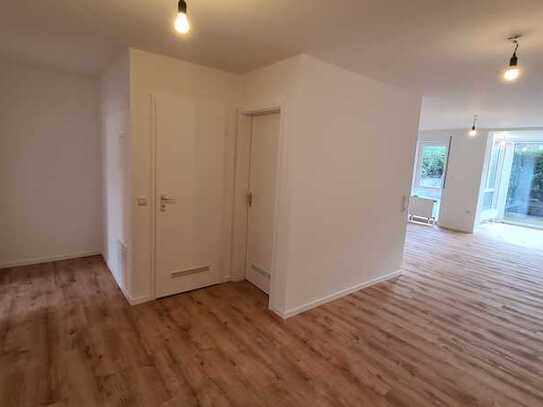 ** Moderne, frisch renovierte Wohnung mit Terrasse zentral in Gerlingen! **