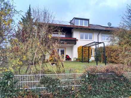 Gepflegte Wohnung mit fünf Zimmern sowie Balkon und EBK in Geltendorf
