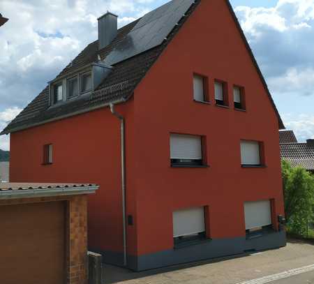 Neues Jahr, neues Wohnglück? Ruhige 2,5-Zimmer-Wohnung mit 30m²-Süd-Terrasse + Aussicht auf die Burg