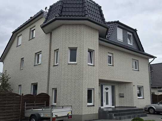 Neuwertiges, Mehrfamilienhaus, 3 Familienhaus - provisionsfrei -