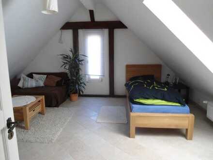 Helle, möblierte 1 Zimmer Dachgeschosswohnung in der Durlacher Altstadt