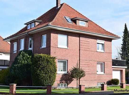 Kapitalanlage ++ Mehrfamilienhaus mit 3 Wohnungen und Gewerbeflächen ++