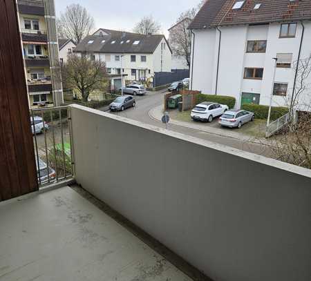 Für Kapitalanleger! Helle, gut geschnittenen 2 Zimmerwohnung mit Balkon und Stellplatz in Möglingen