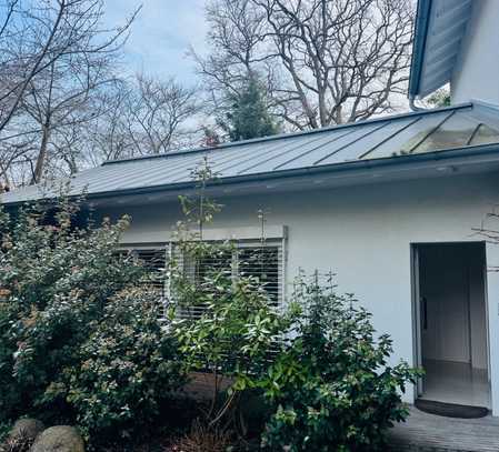 Lichtdurchflutete, möblierte Wohnung mit Terrasse im Grünen nähe Uni-Klinik