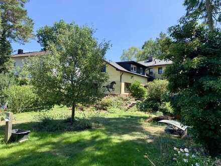 FROHNAU: 2-3 -Generationenhaus auf 1.008m2 gepflegtem Grundstück am Wald