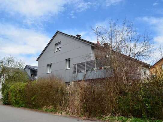 Teilsaniertes Zwei-Familienhaus mit großem Garten, zentrumsnah