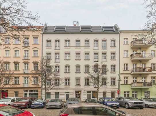 Entspannen auf dem eigenen Balkon in Friedrichshain: Sanierte Wohnung im begehrten Samariterkiez