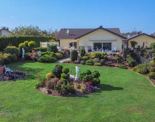 Bungalow mit traumhafter Aussicht und großem Garten in ruhiger Lage Nähe A3