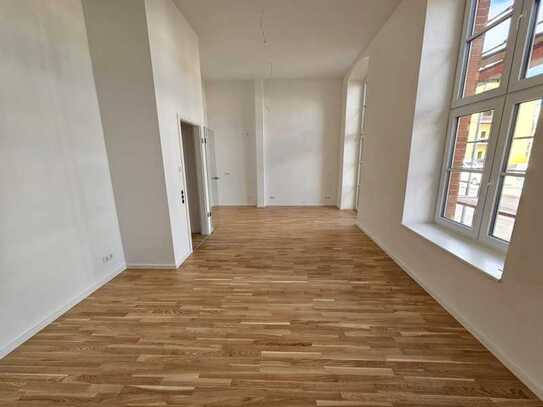 Ihre neue Wohnung wartet auf Sie! Aus alt werde neu! Einbauküche, Bad mit Wanne, SP