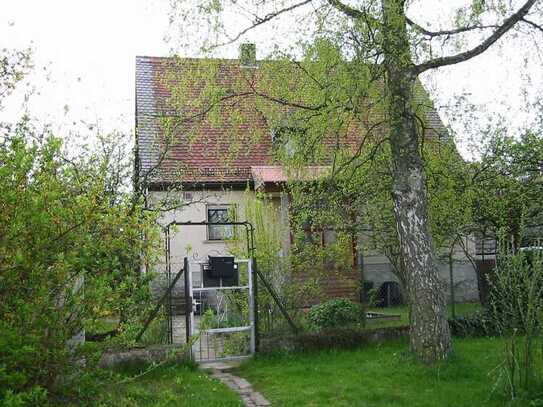 Fränkisches Spitzgiebelhaus, 7-Zimmer, Balkon, Terasse, 2 Garagen, schöner Garten, in 97270 Kist