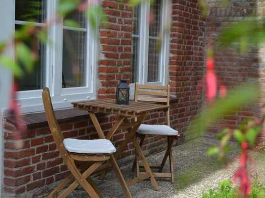 Frisch sanierte Souterrain Wohnung mit romantischer Terrasse