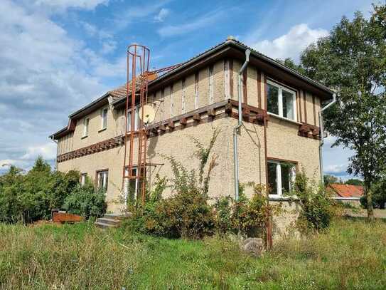 Bahnhofsgebäude, 2 WE Haus mit Grundstück zu verkaufen *teilsaniert*