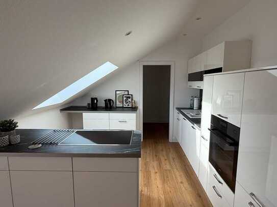 ERSTBEZUG! Hochwertige Neubau-Mietwohnung mit EBK, Balkon und Stellplatz!