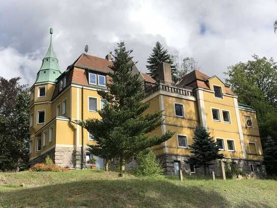 1,5 - Zimmer Wohnung in parkähnlichem Anwesen