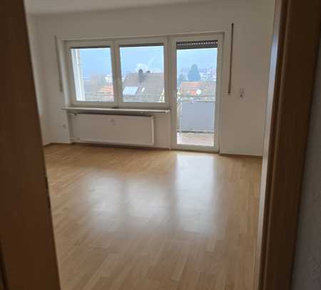 550 € - 82 m² - 2.5 Zi.