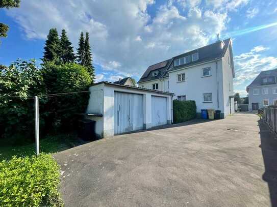 Gepflegtes Dreiparteienhaus mit Doppelgarage in zentraler Lage von Bonn-Beuel