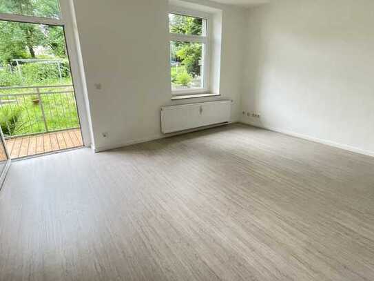 Frei ab 1.12.24. / komplett zum Innenhof mit EBK/Balkon/Wanne !!!!