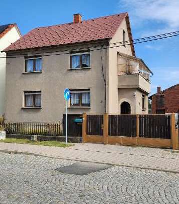 Geräumiges, günstiges 8-Raum-Mehrfamilienhaus mit EBK in Eisenach Stregda