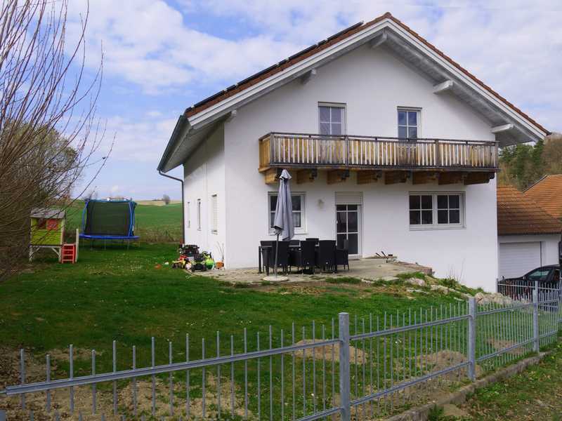                                                               Gepflegtes Einfamilienhaus mit 7 Zimmern und Garage in Erlbach                                                       in Erlbach (Altötting)