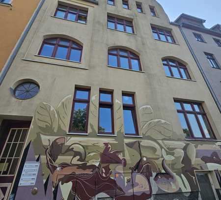 Schöne 4-Zimmer-Wohnung mit Balkon in zentraler Lage Rostocks (Kapitalanlage)