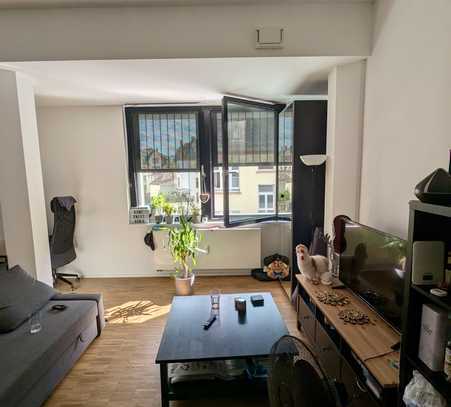 Lichtdurchflutete 2-Raum-Wohnung mit EBK und Balkon in Frankfurt am Main