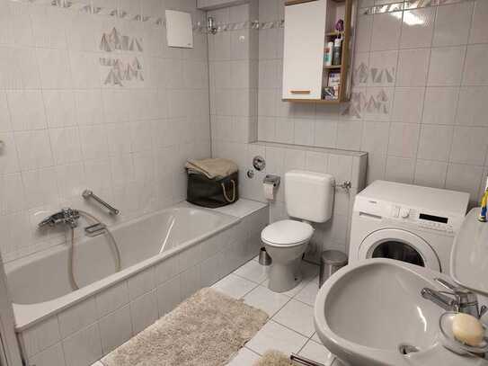 Stilvolle 4-Zimmer-Maisonette-Wohnung mit Balkon und Einbauküche in Böhl-Iggelheim
