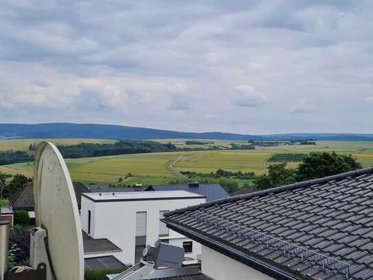 Schöne und modernisierte 2-Raum-DG-Wohnung mit gehobener Innenausstattung mit Balkon in Pellingen