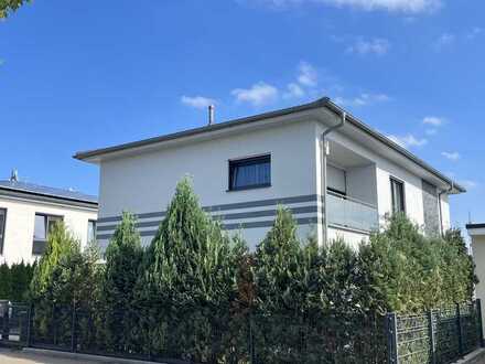 moderne und bestens ausgestattete "Neu-Villa" in toller, ruhiger Gögginger Lage