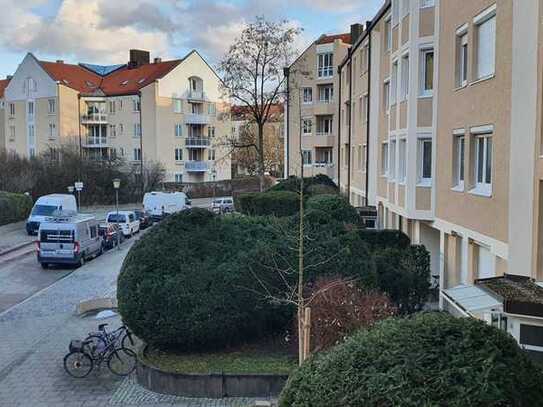 Möblierte schöne Projekt-Wohnung mit Balkon und EBK in München Schwabing