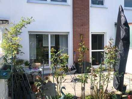 Topp-gepflegtes XXL-Einfamilienhaus mit schönem Garten und Garage