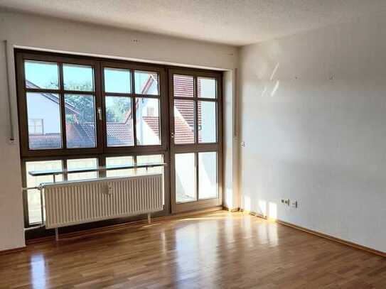 Sonnige 2-Zi-Wohnung mit EBK und Balkon in Vilsbiburg