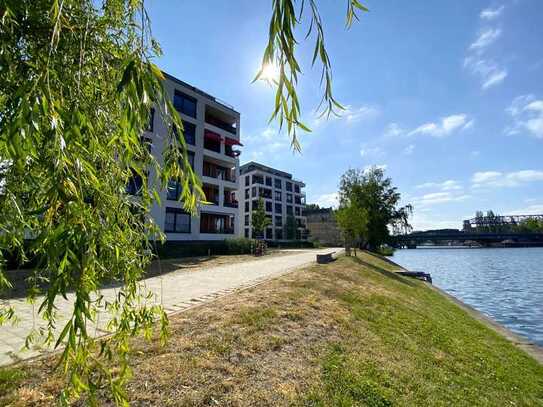 Studio Apartment mit Balkon und Spreeblick - voll möbliert!