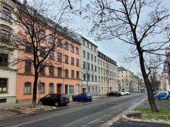 *Komplett NEU* Dachgeschosswohnung Nähe Opernhaus