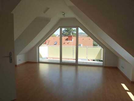 Stilvolle, gepflegte 2-Zimmer-Dachgeschosswohnung mit Balkon und EBK in Bickenbach