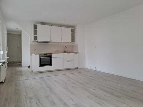 Uninah - helles Appartement mit Einbaukücke - Erstbezug nach Sanierung