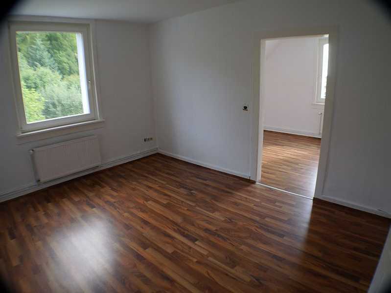                                                               Helle Dachwhg. am Ortsrand Wi-Rambach! 2 ZKB -41 m&sup2; mit EBK + Laminat &euro; 580,- +&hellip;                                                       in Rambach (Wiesbaden)