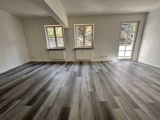 Helle, frisch renovierte 2,5 Zimmer-Wohnung in Mülheim-Mitte